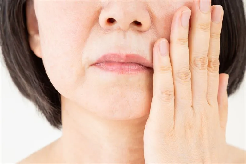顔のシワの種類と原因